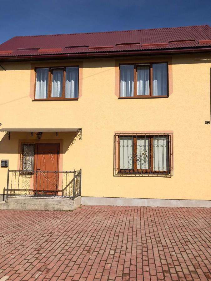 Затишна Оселя Appartement Mizhhirya  Buitenkant foto