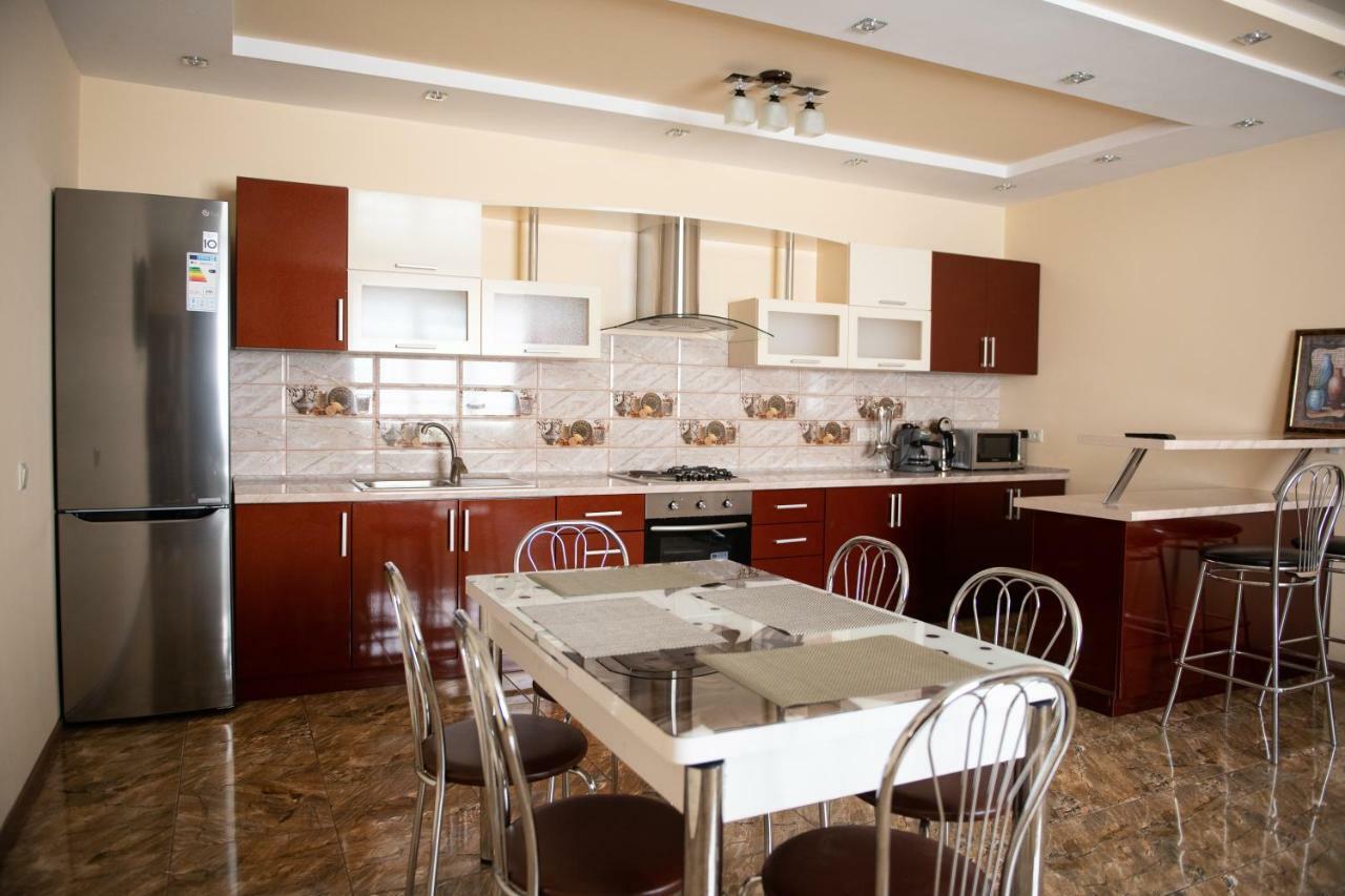 Затишна Оселя Appartement Mizhhirya  Buitenkant foto