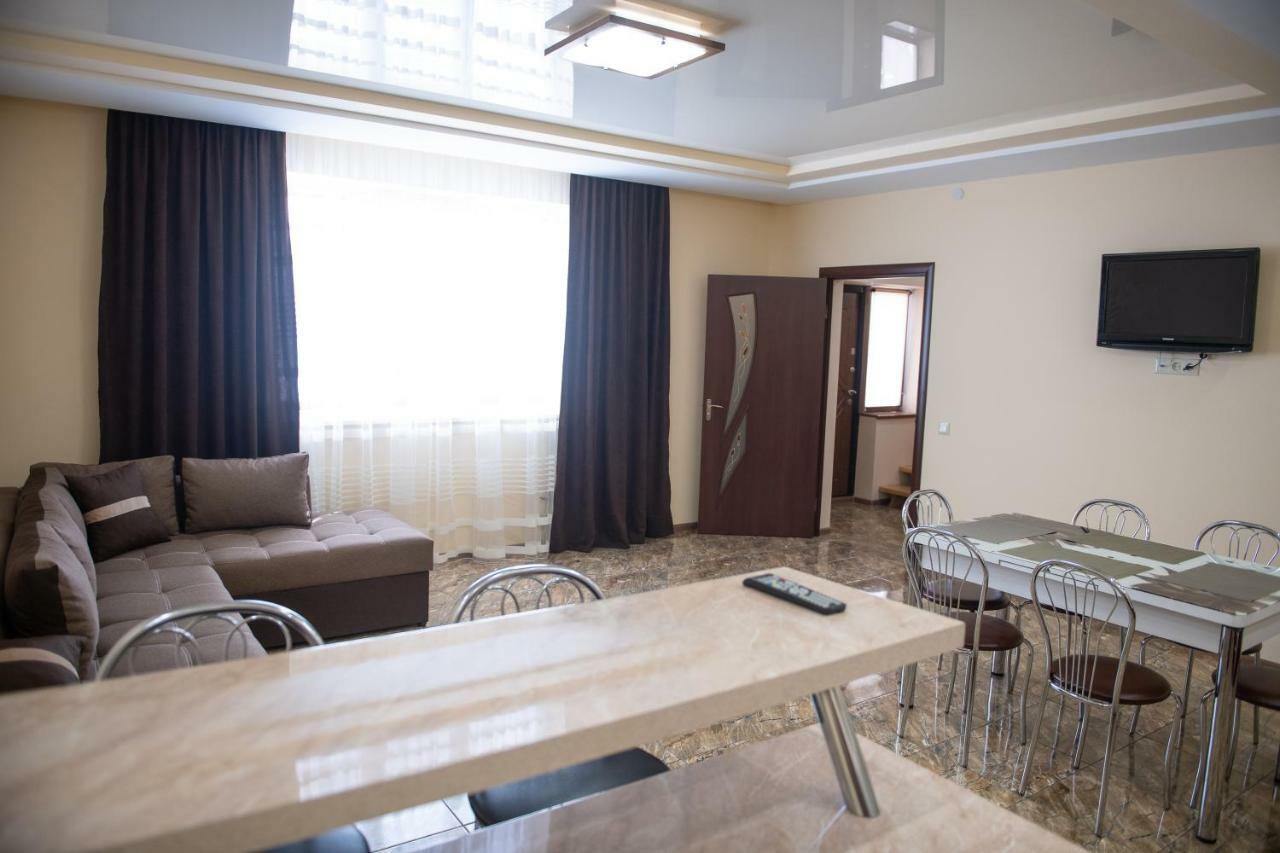 Затишна Оселя Appartement Mizhhirya  Buitenkant foto