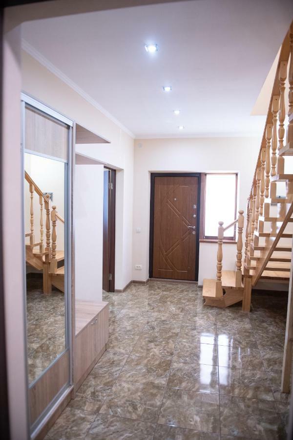 Затишна Оселя Appartement Mizhhirya  Buitenkant foto